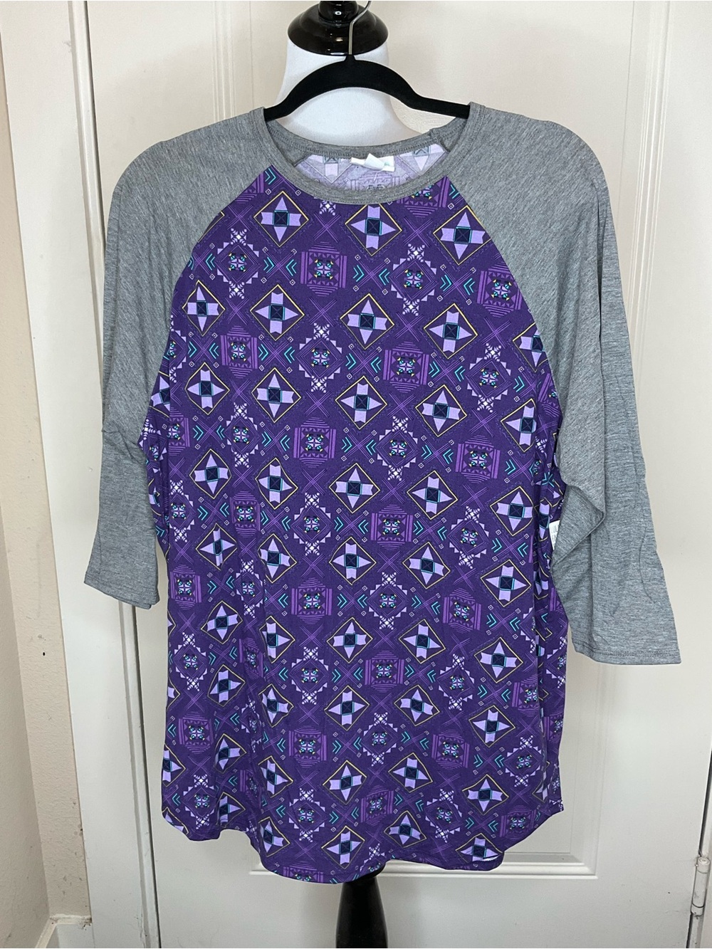 LuLaRoe Randy Purple Geometric Raglan Tee with Gray Sleeves XL